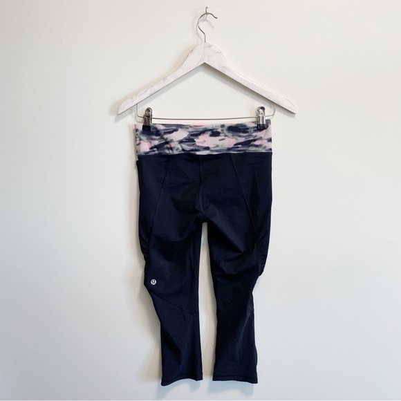 LULULEMON Water Bound Crop Wamo Camo Bleached Coral Pink Black Swim Size 4 - Picture 9 of 11